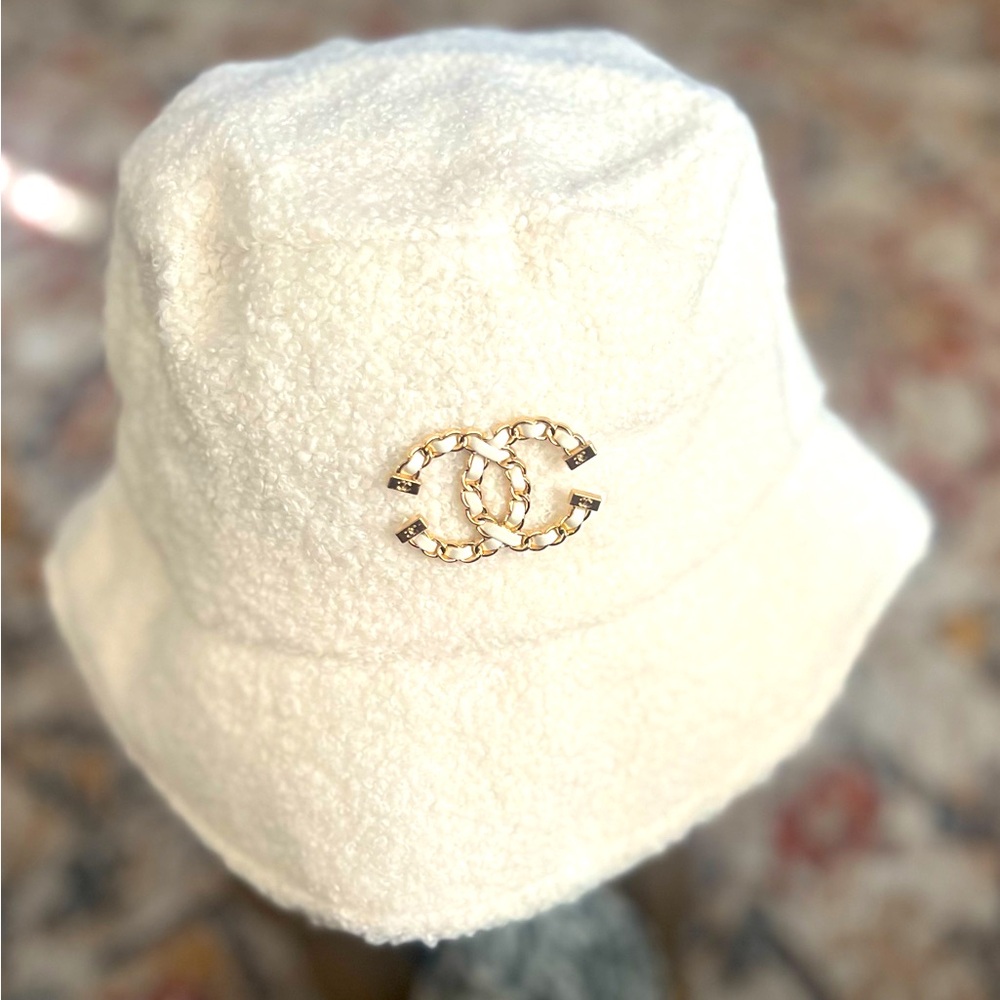 Name brand hats to fit men or women this style will make outweigh most